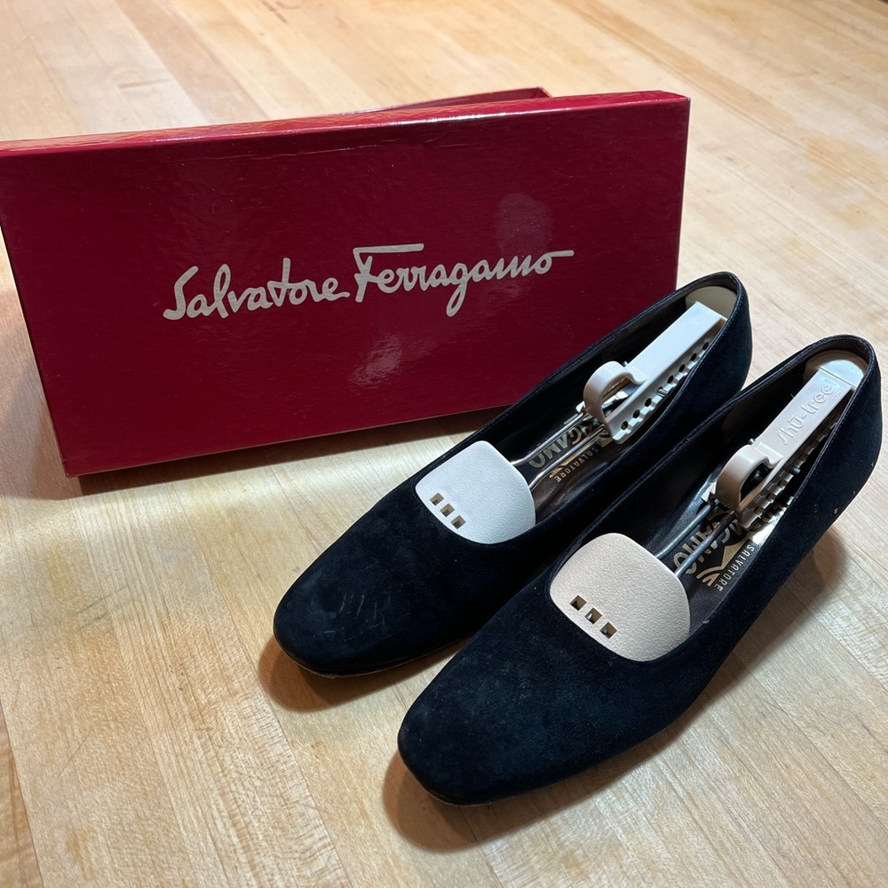 Vintage Ferragamo Black Suede shoes size 8.5 narrow